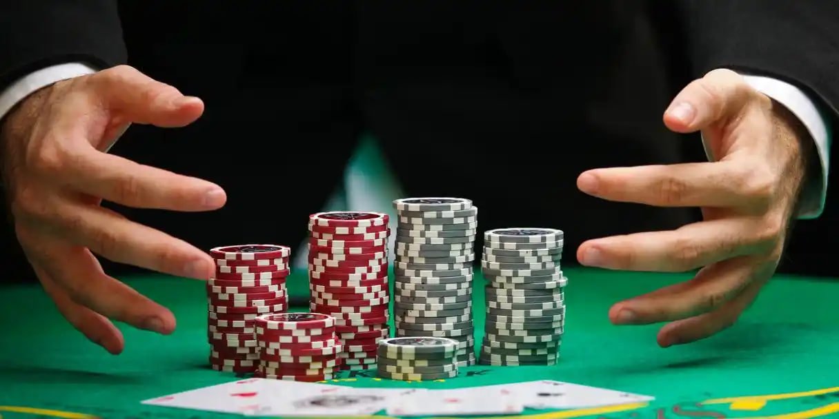 widus hotel bingo room view showing active game cards and draw numbers